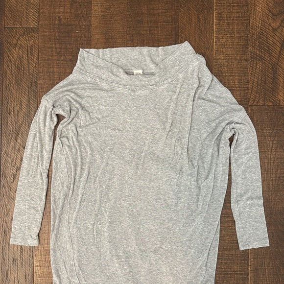 We The Free Asymmetric Grapevine Tunic in Gray - Picture 3 of 10